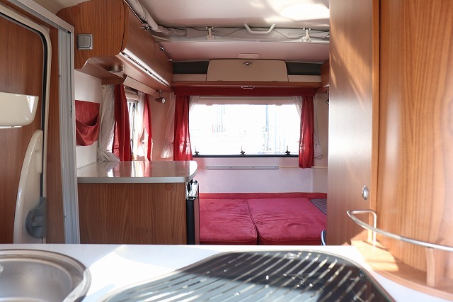 キャンピングカートレーラー