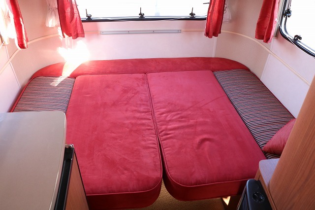 キャンピングカートレーラー