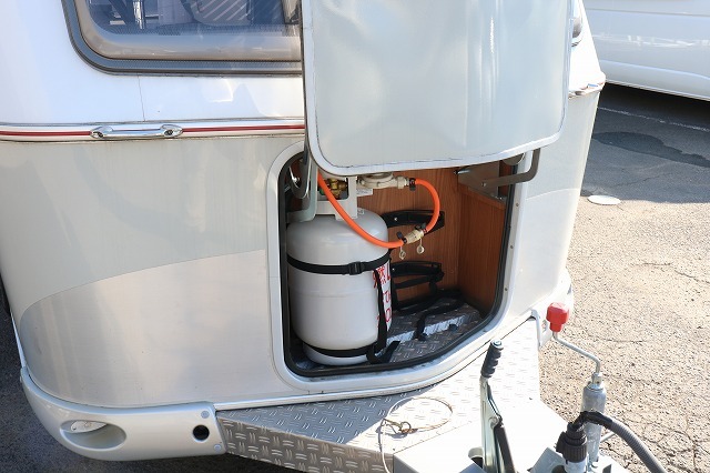 キャンピングカートレーラー