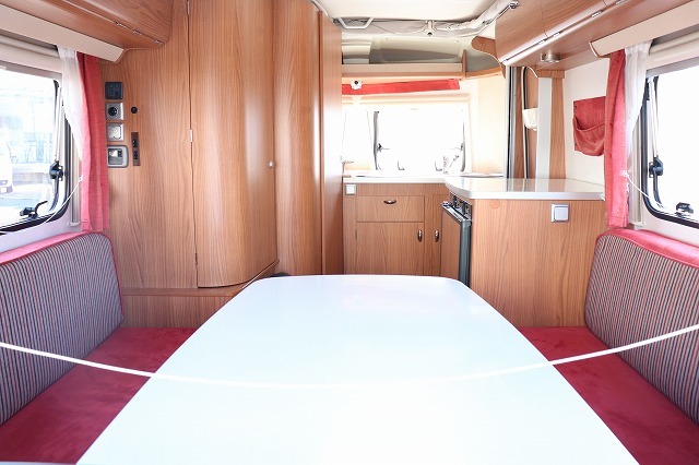 キャンピングカートレーラー