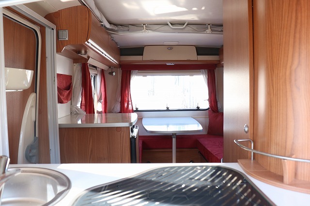 キャンピングカートレーラー