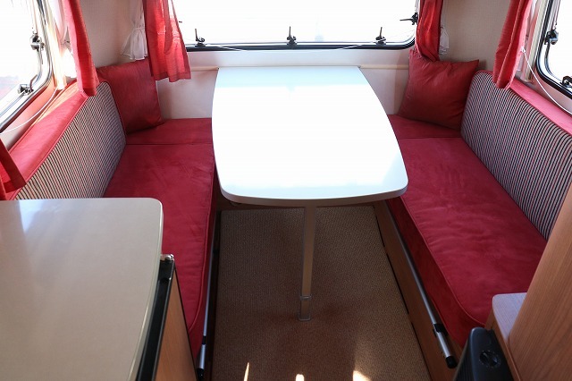 キャンピングカートレーラー