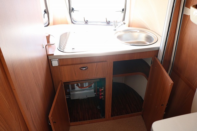 キャンピングカートレーラー