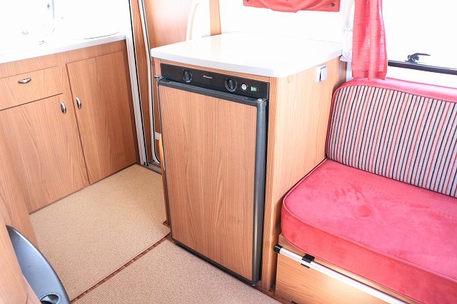 キャンピングカートレーラー