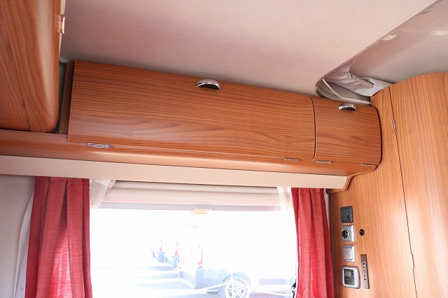 キャンピングカートレーラー