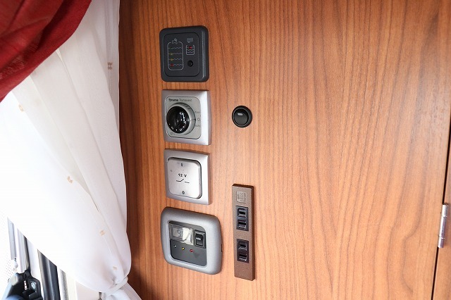 キャンピングカートレーラー