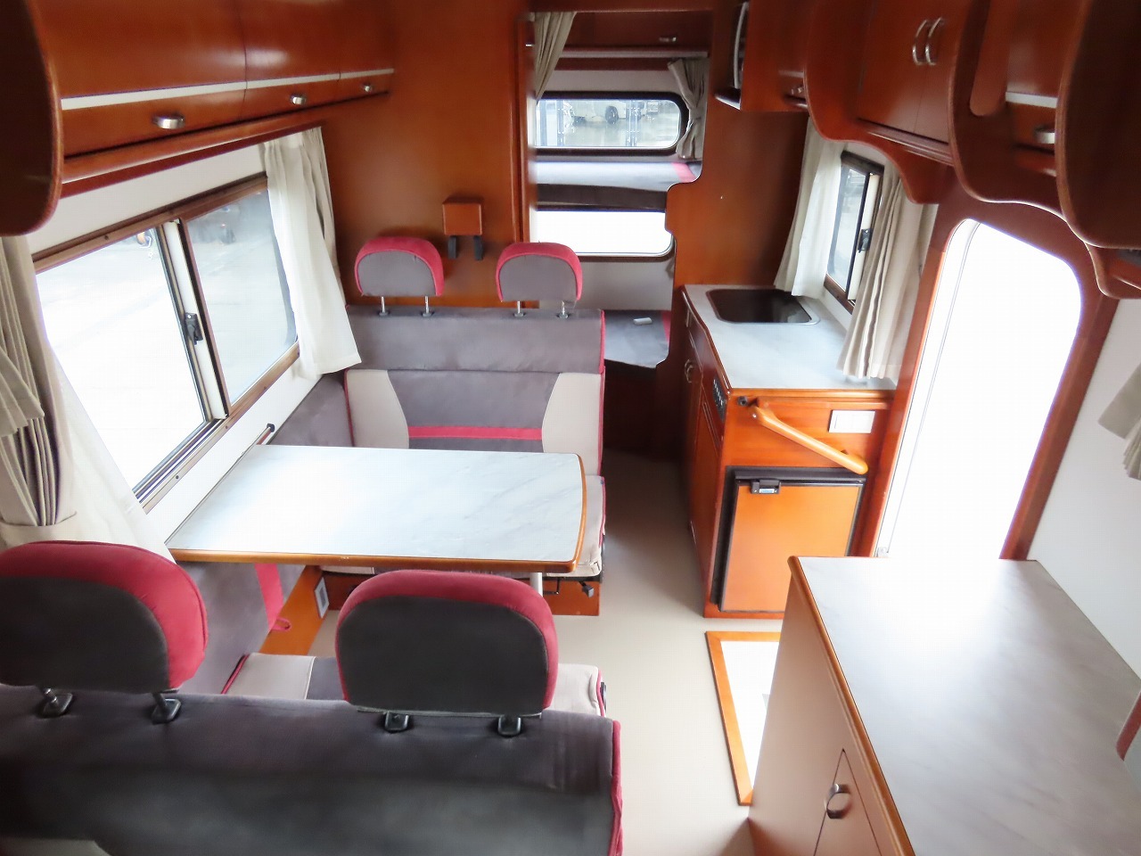 キャンピングカーキャブコン