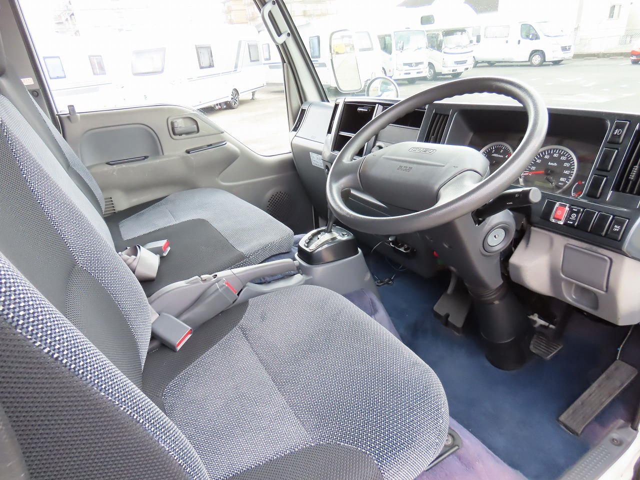 キャンピングカーキャブコン