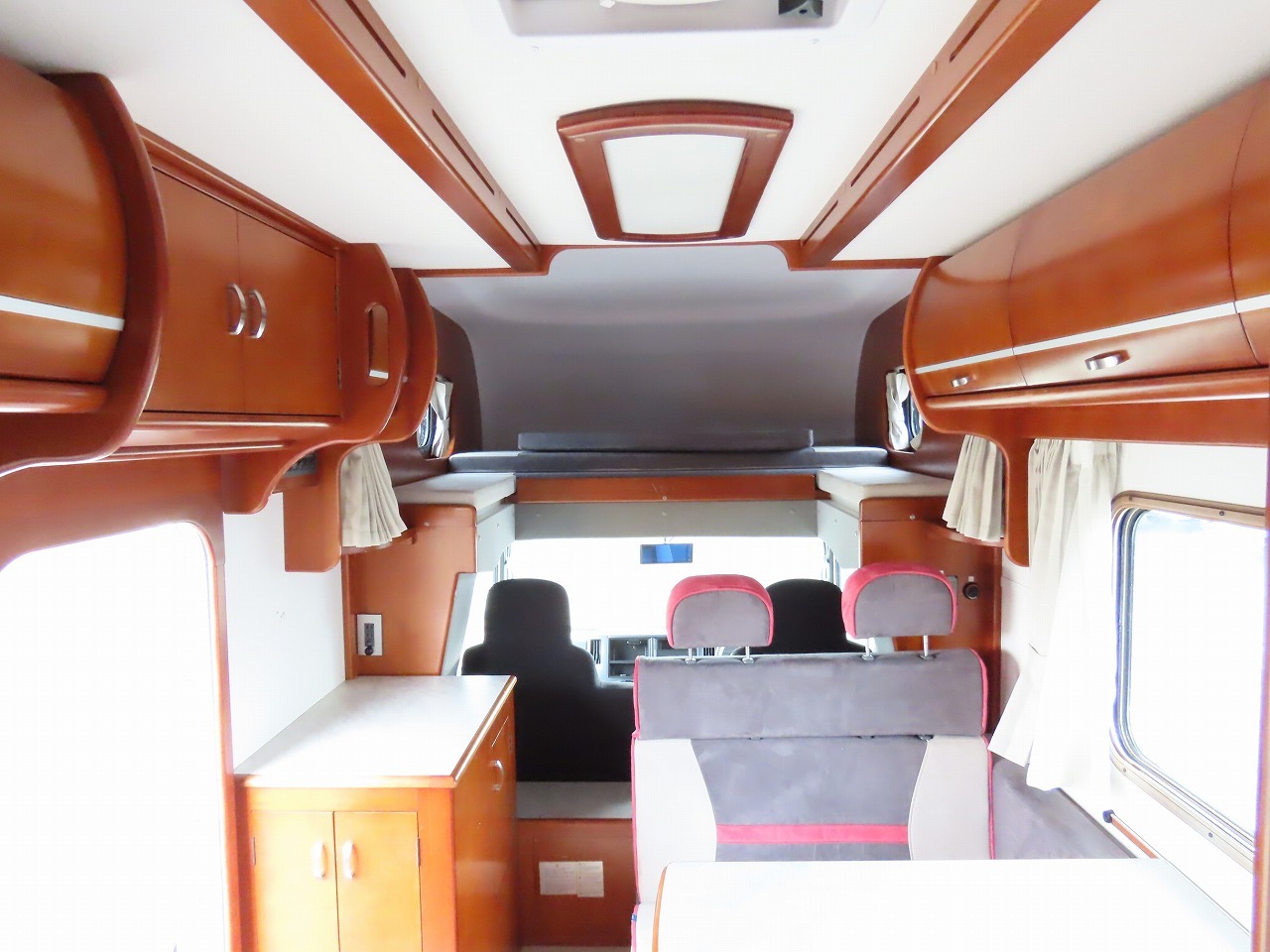 キャンピングカーキャブコン