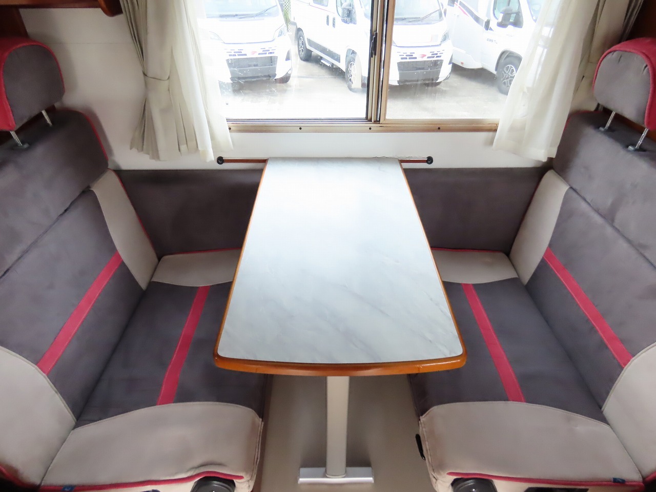 キャンピングカーキャブコン