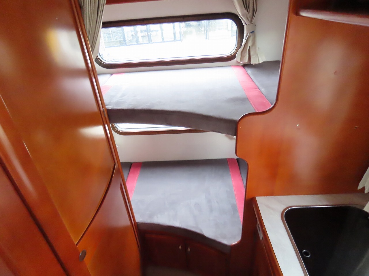 キャンピングカーキャブコン