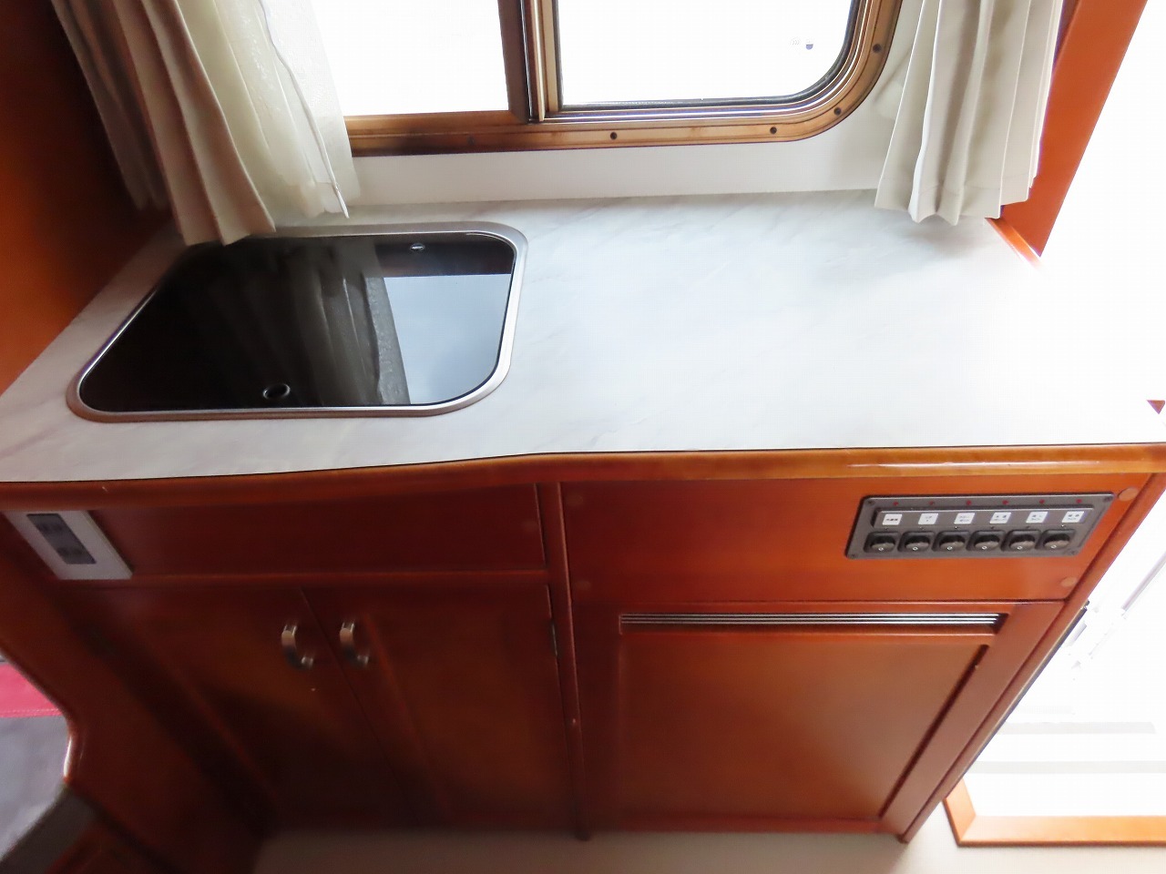 キャンピングカーキャブコン