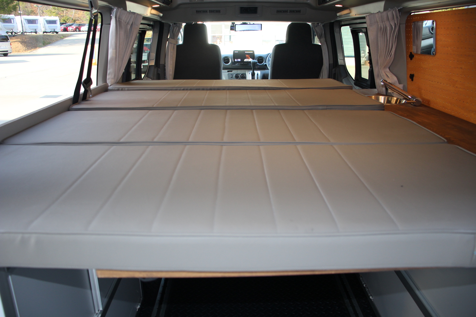 キャンピングカーバンコン