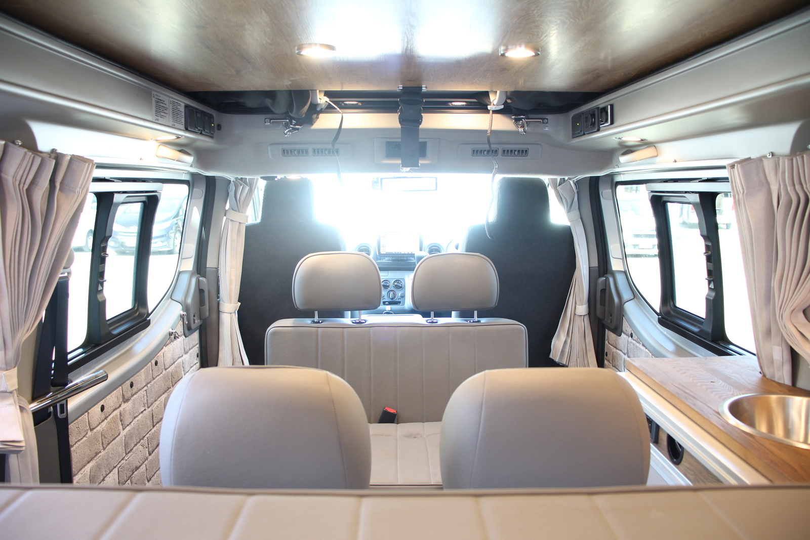 キャンピングカーバンコン