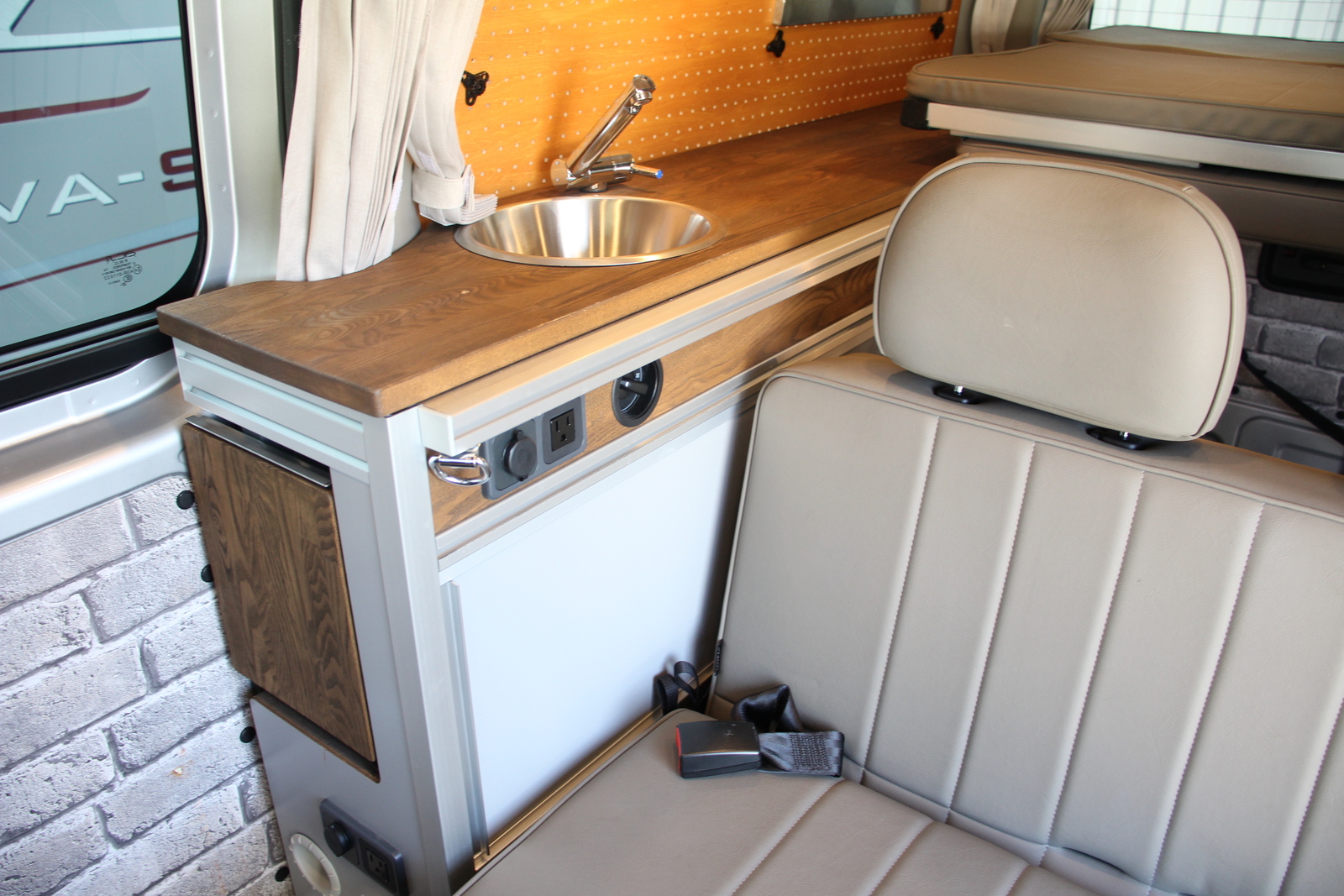 キャンピングカーバンコン