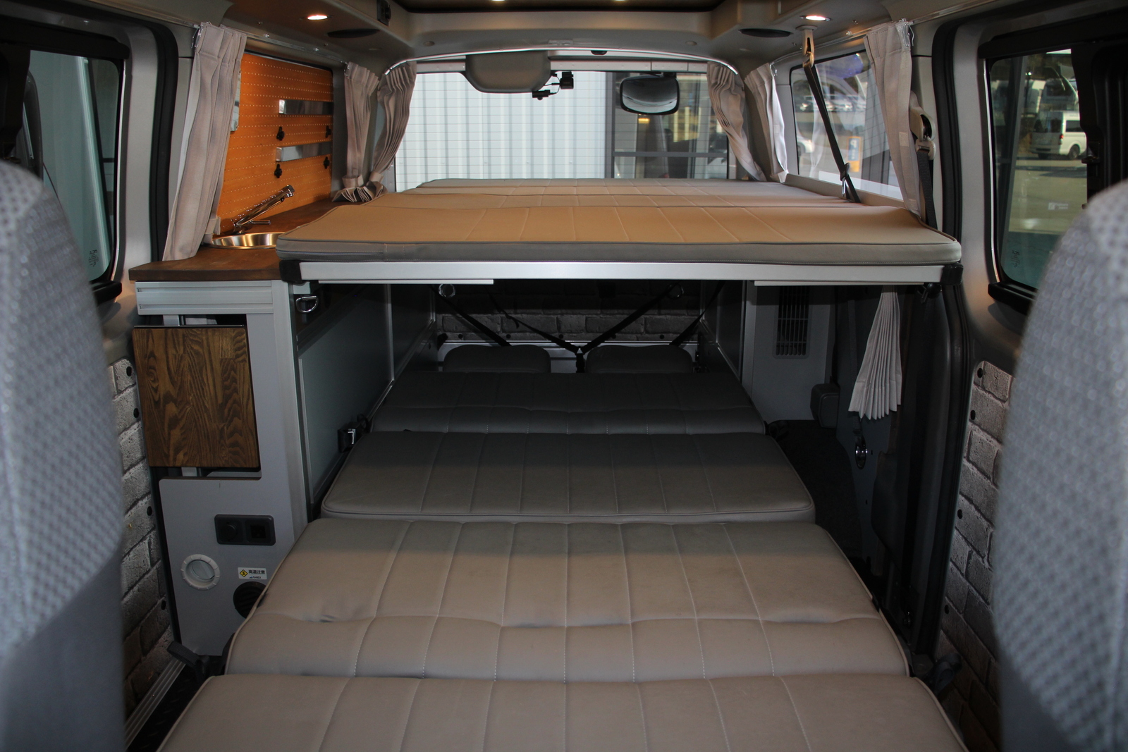 キャンピングカーバンコン