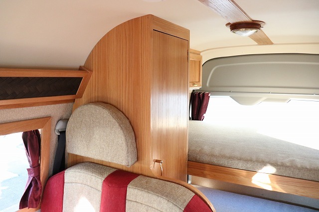 キャンピングカーバンコン