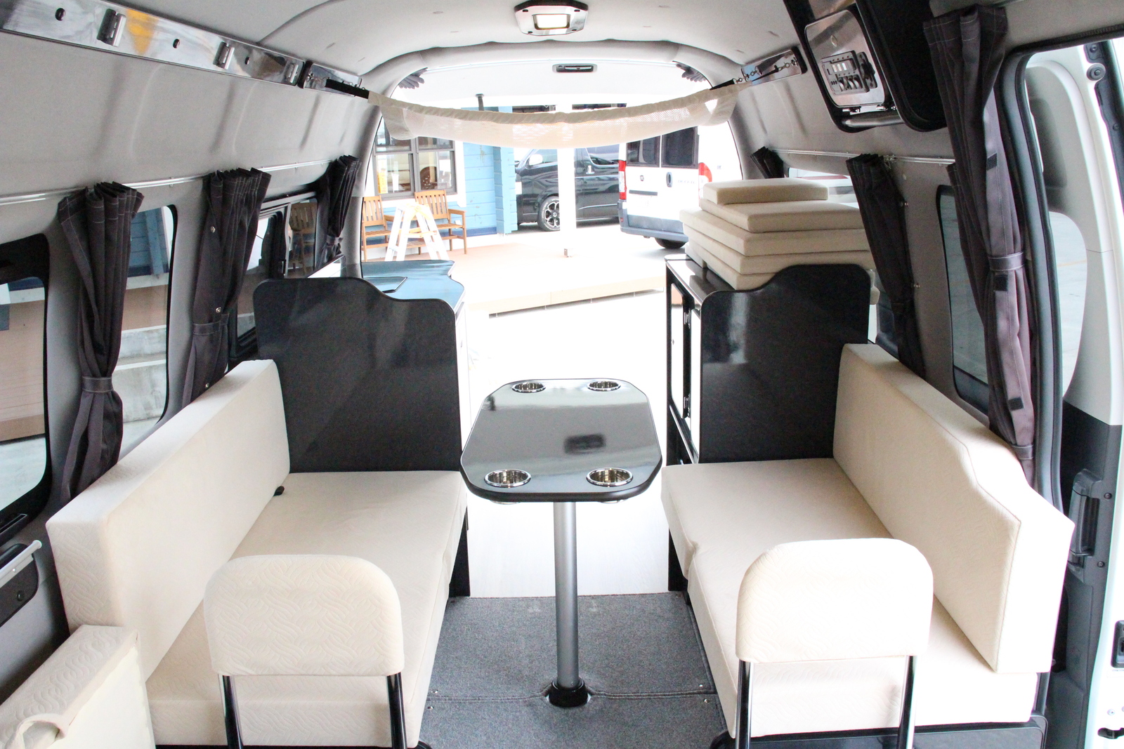 キャンピングカーバンコン