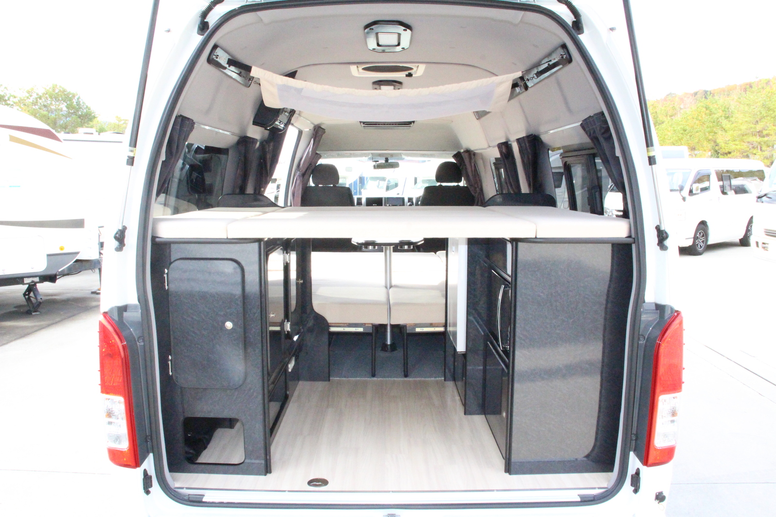 キャンピングカーバンコン