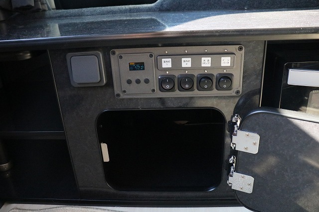 キャンピングカーバンコン