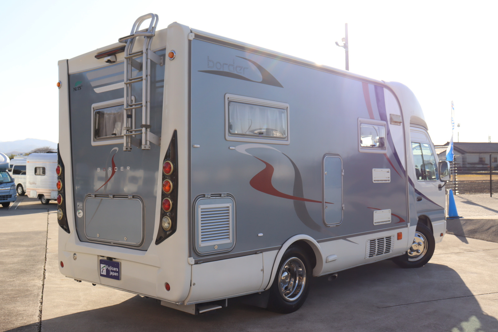 キャンピングカーバスコン