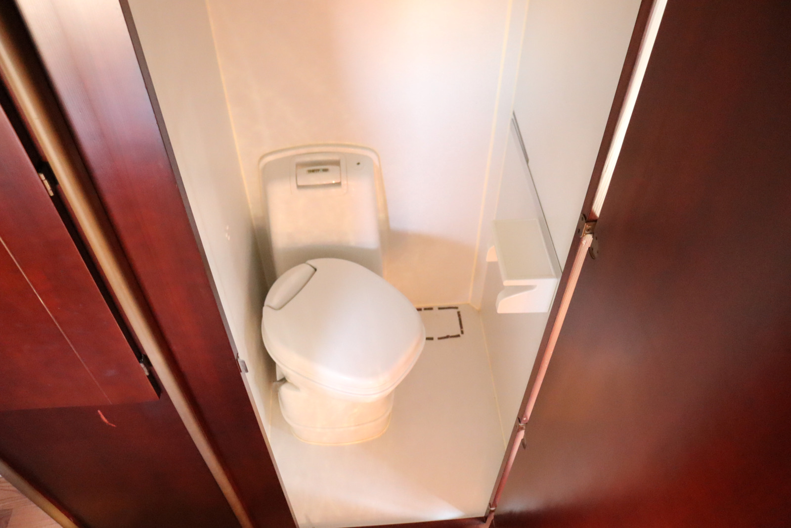 キャンピングカーバスコン