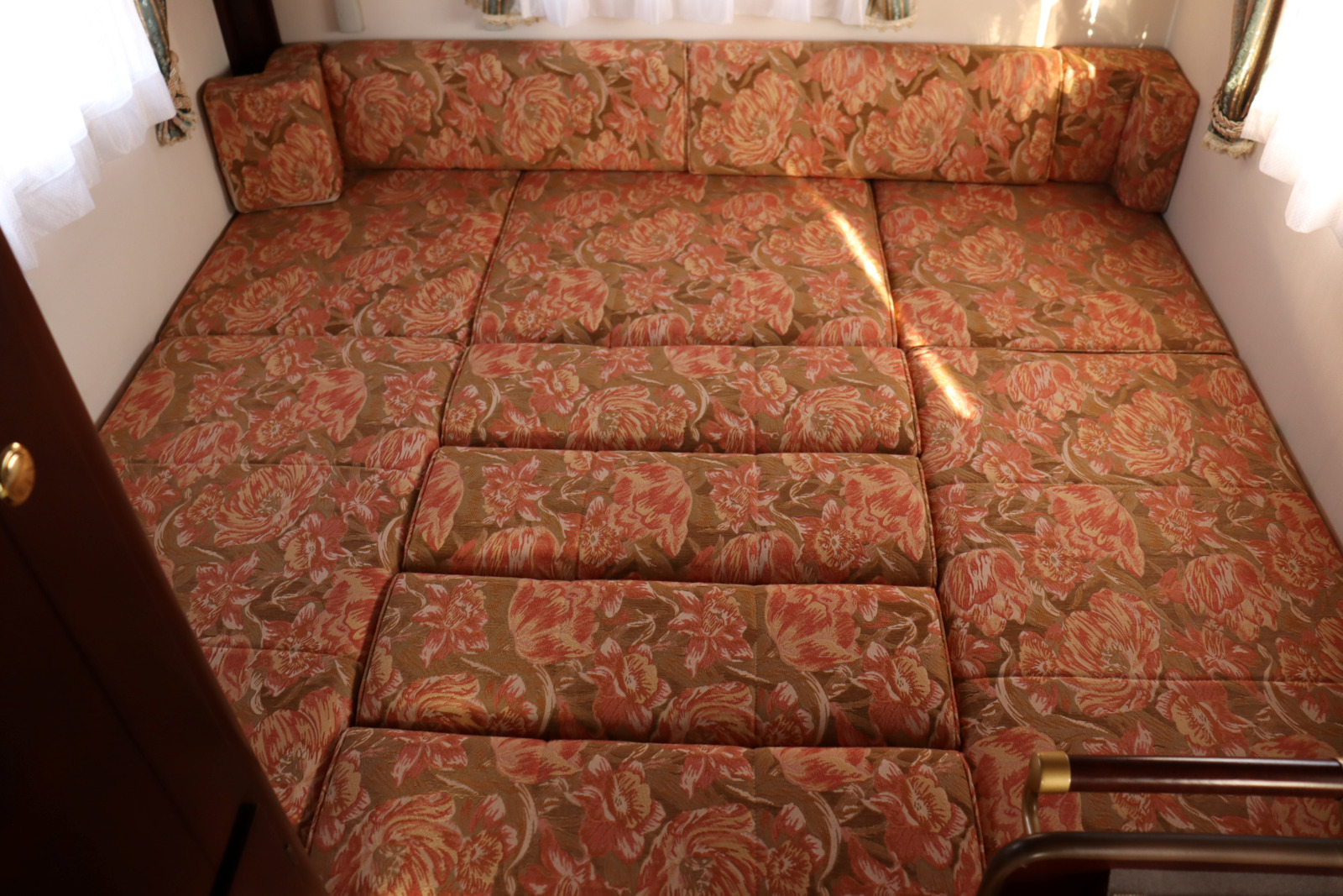 キャンピングカーバスコン