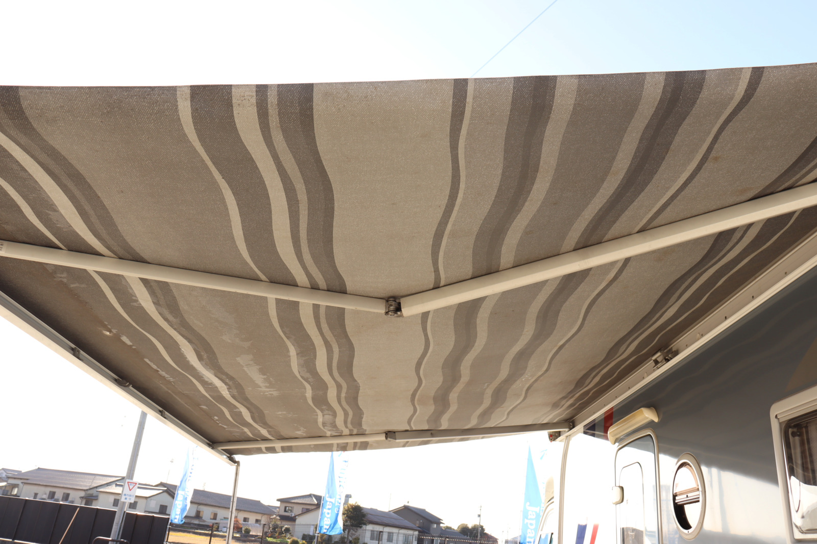 キャンピングカーバスコン