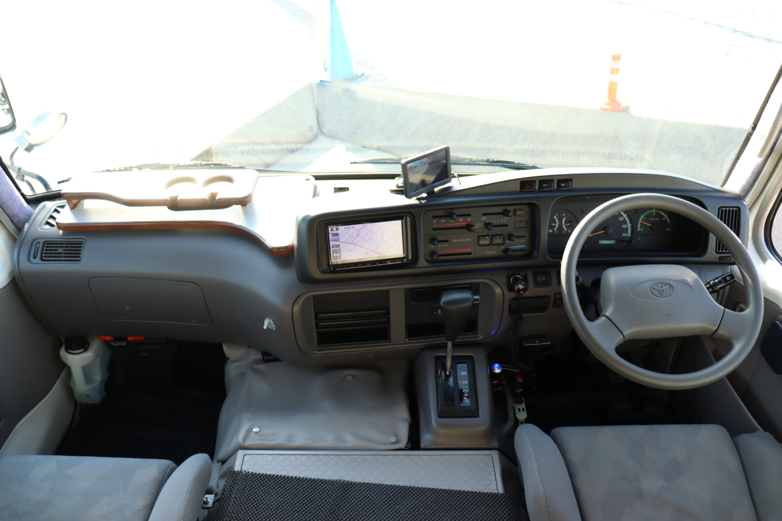 キャンピングカーバスコン