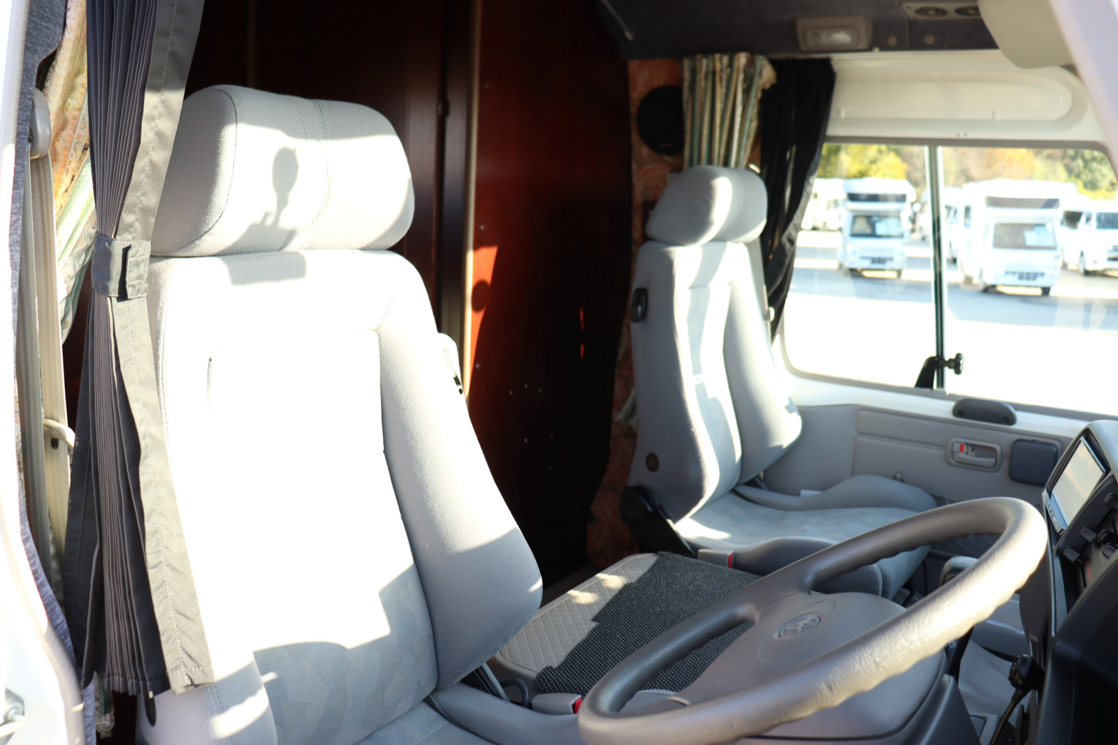 キャンピングカーバスコン