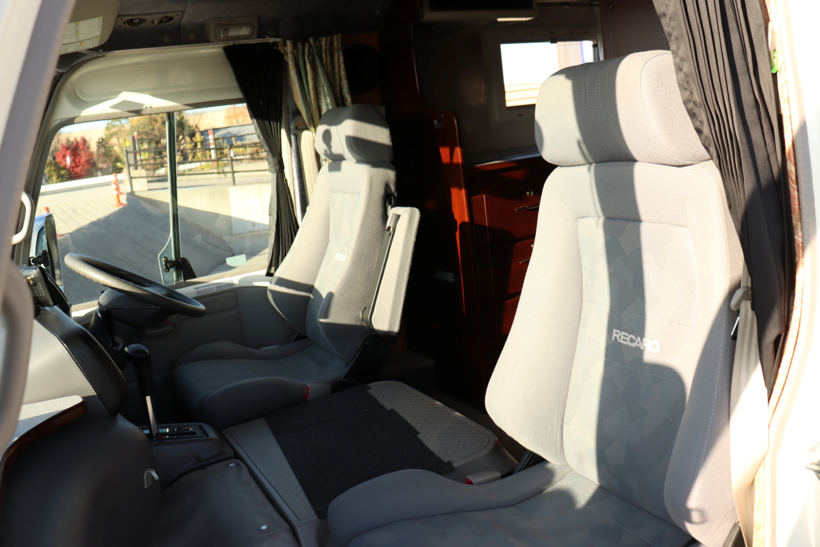 キャンピングカーバスコン