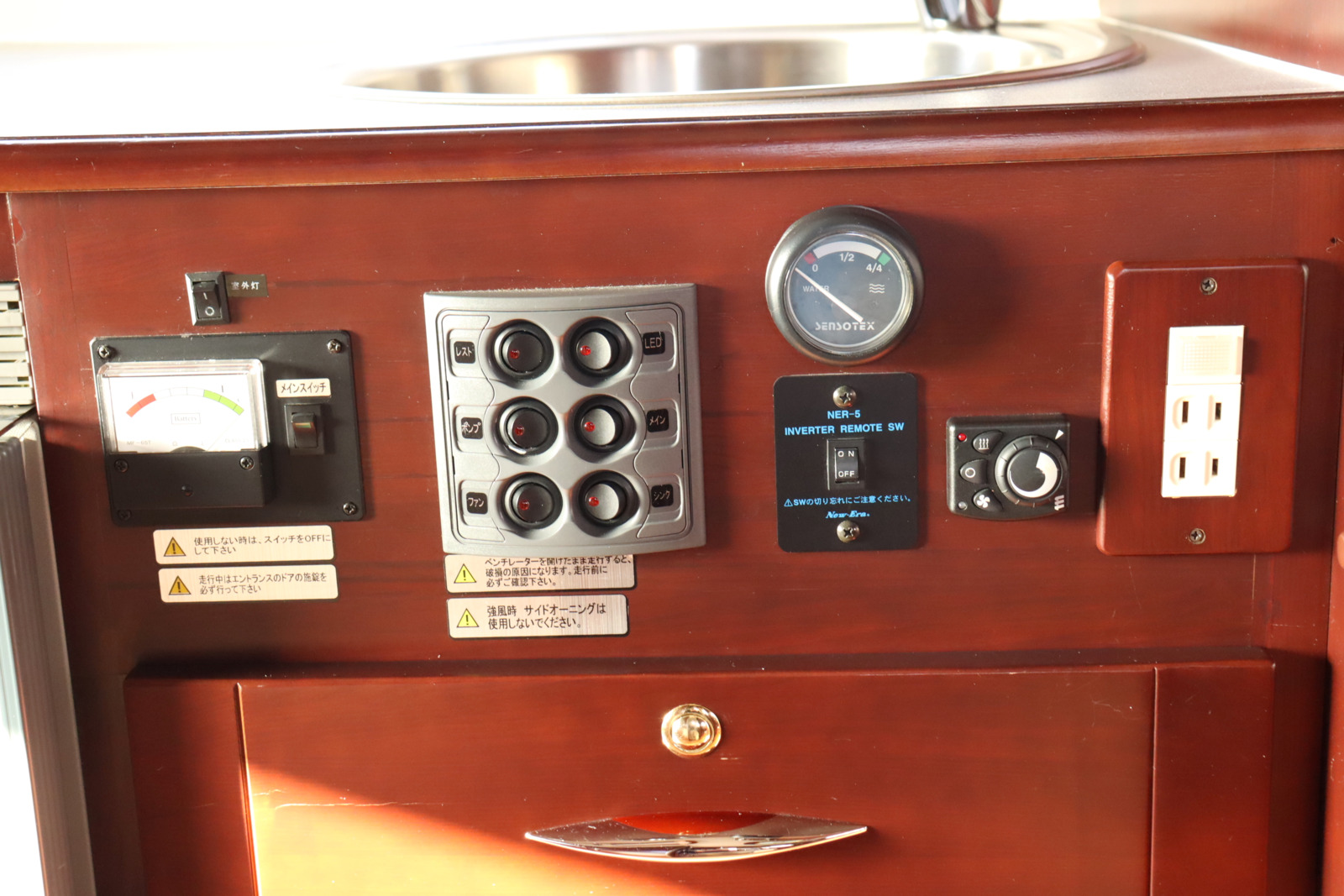 キャンピングカーバスコン