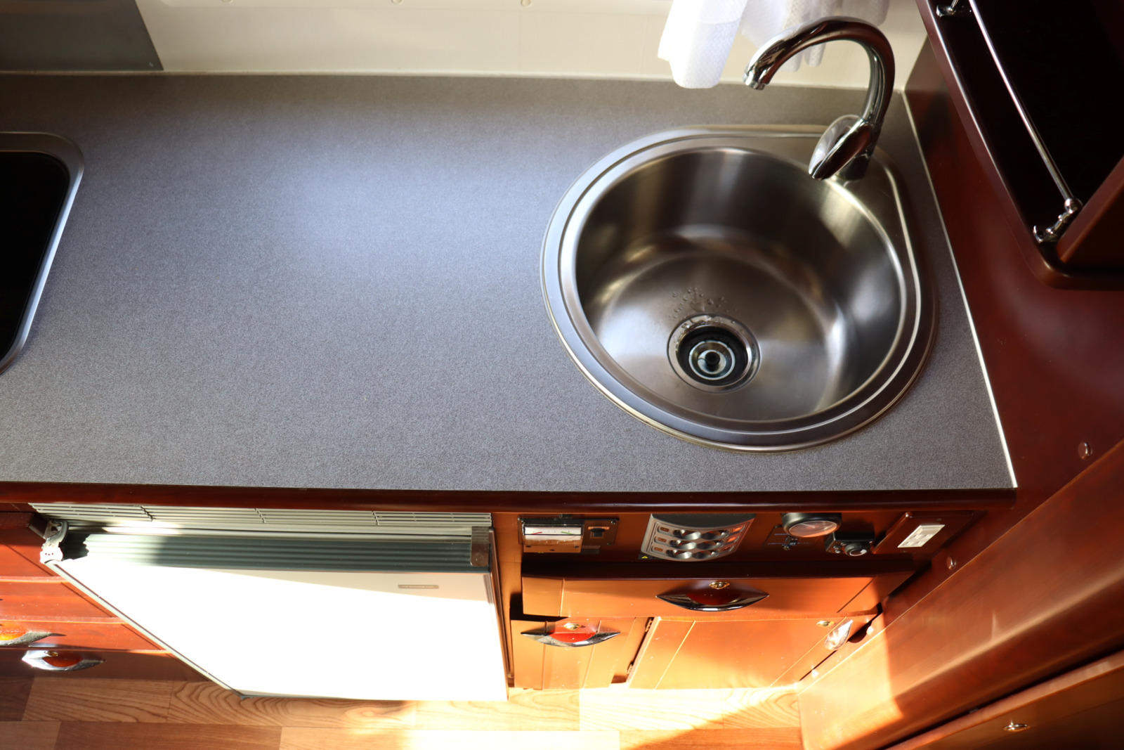 キャンピングカーバスコン