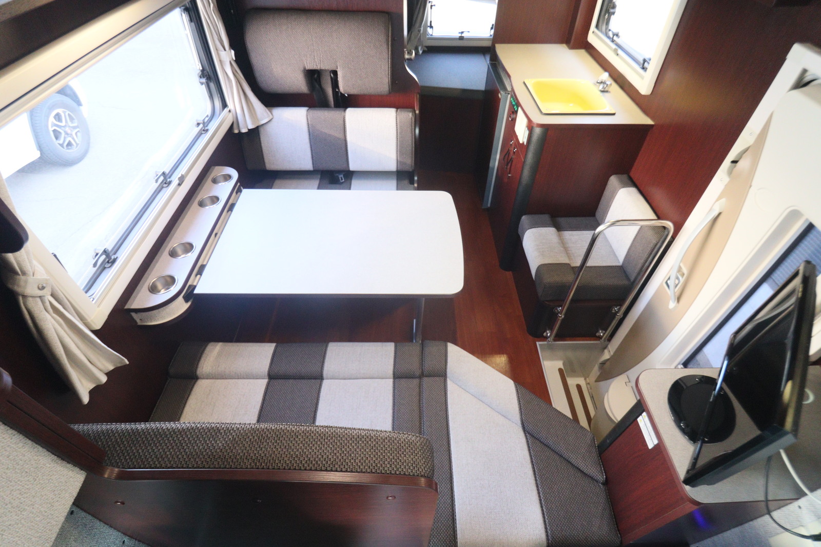 キャンピングカーキャブコン