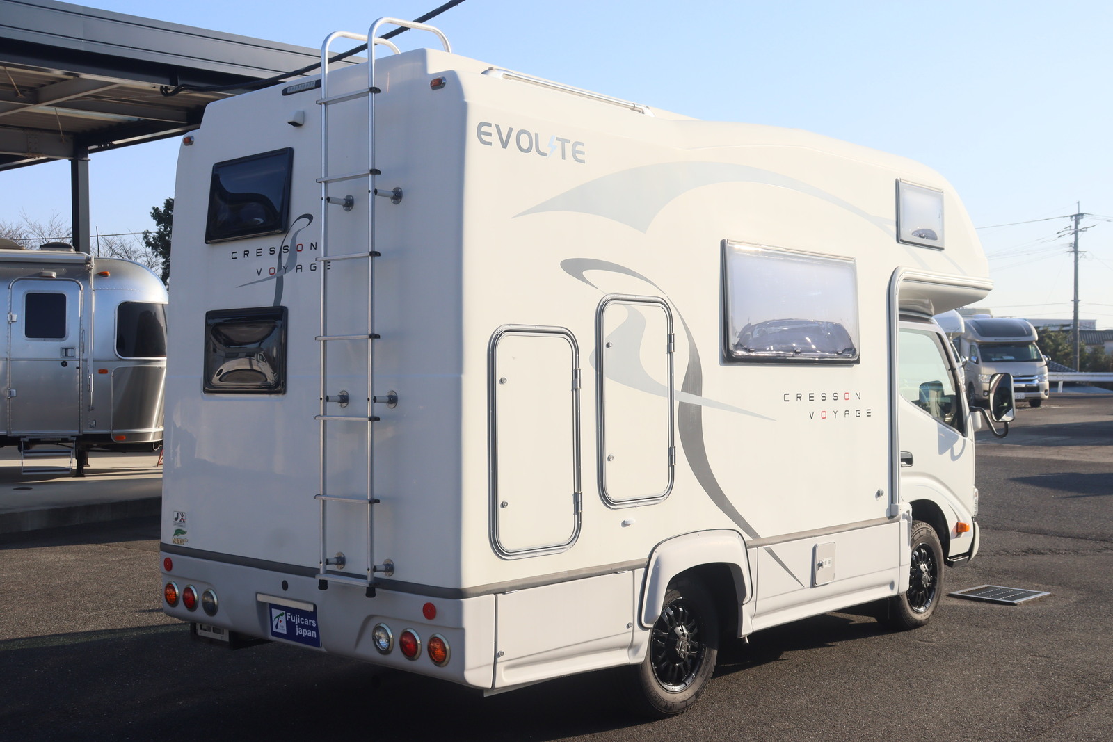 キャンピングカーキャブコン