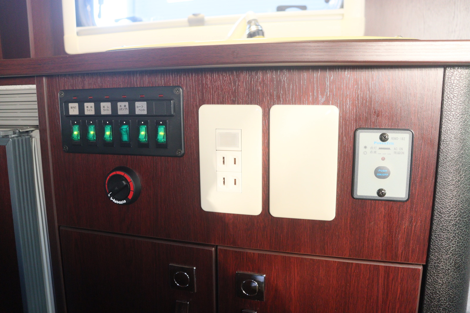 キャンピングカーキャブコン