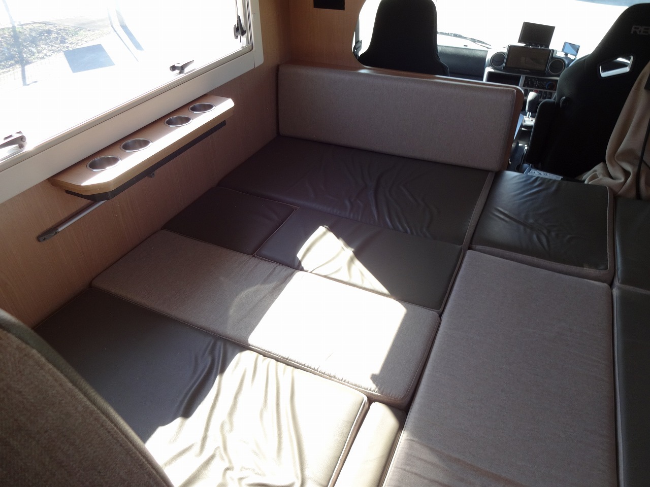 キャンピングカーキャブコン