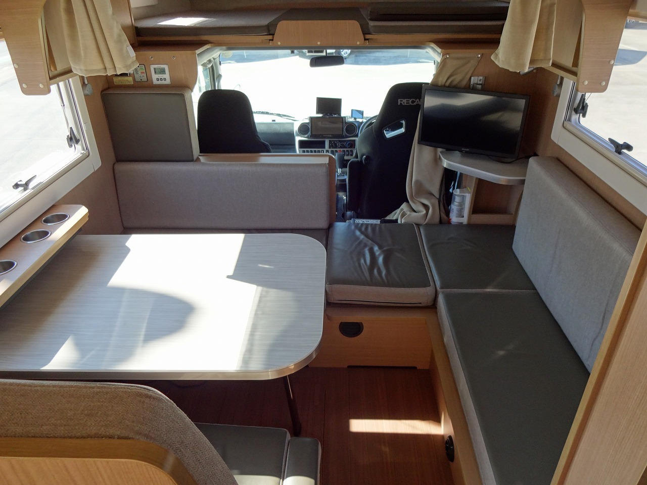 キャンピングカーキャブコン