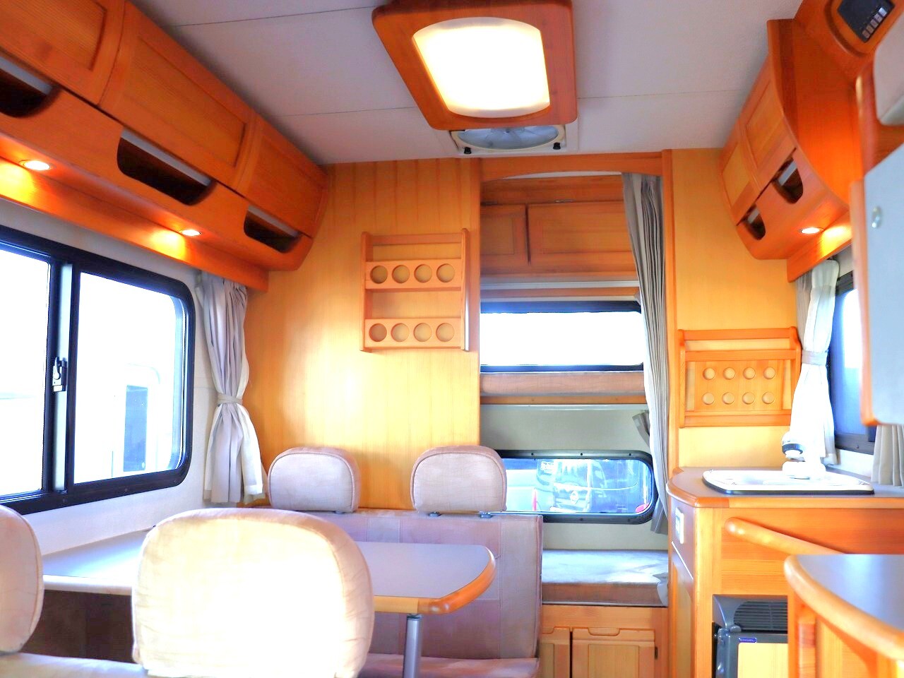 キャンピングカーキャブコン