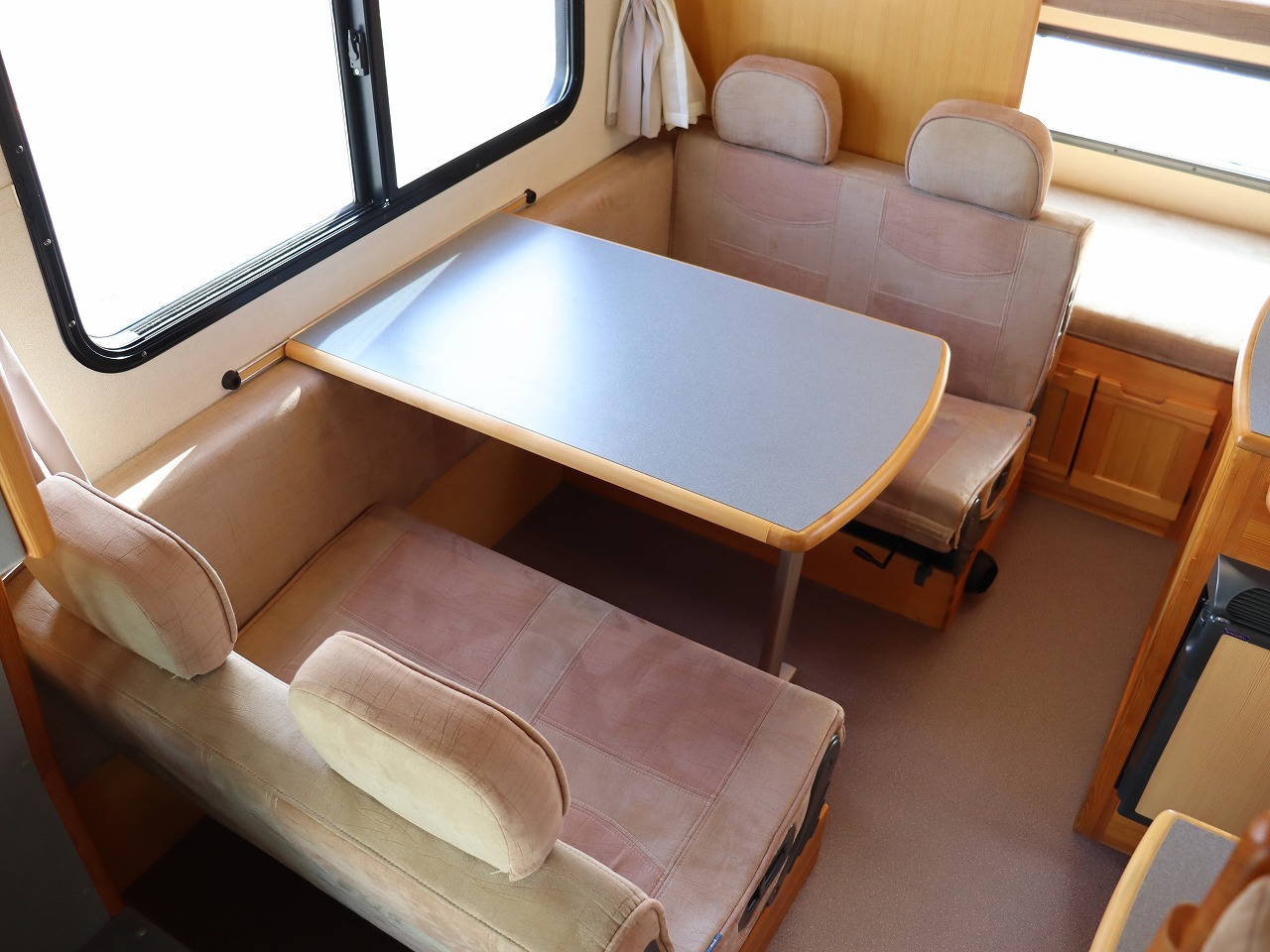 キャンピングカーキャブコン