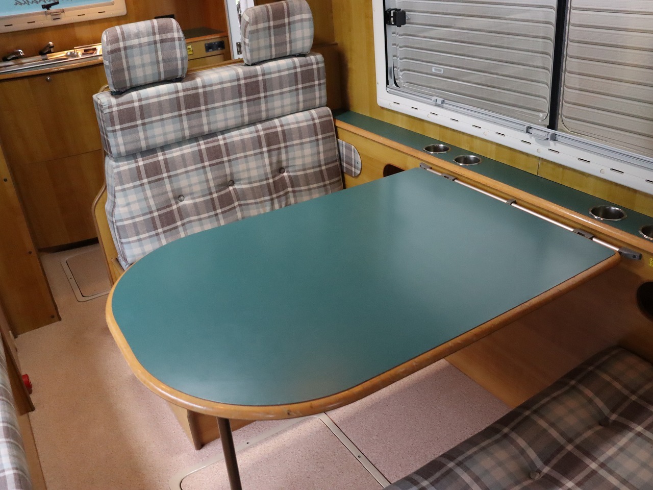 キャンピングカーキャブコン
