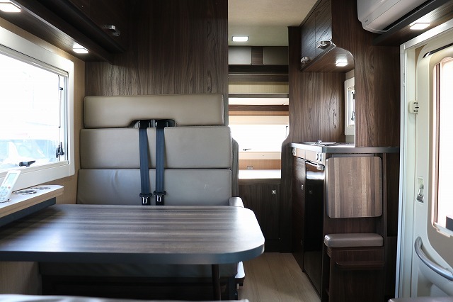 キャンピングカーキャブコン