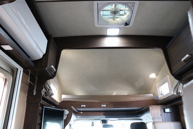 キャンピングカーキャブコン