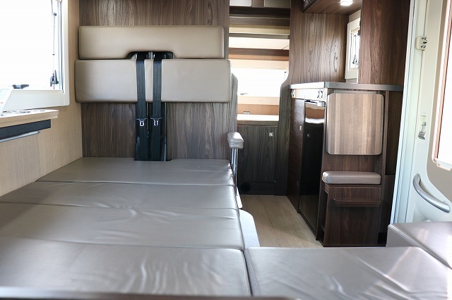 キャンピングカーキャブコン