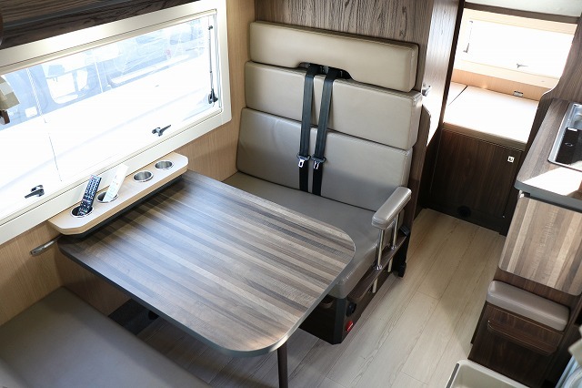 キャンピングカーキャブコン