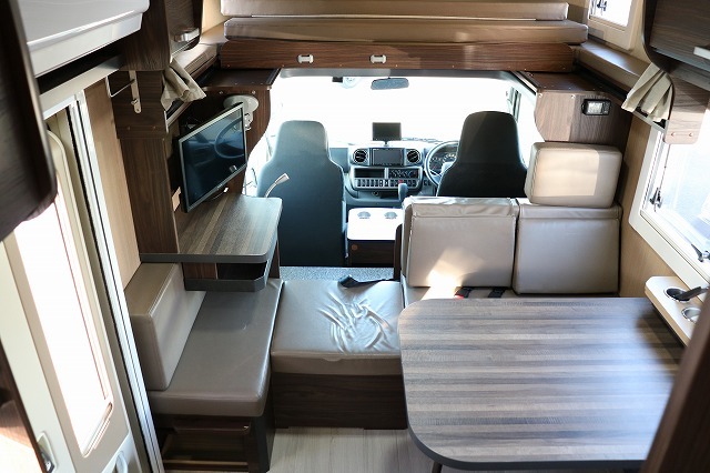 キャンピングカーキャブコン