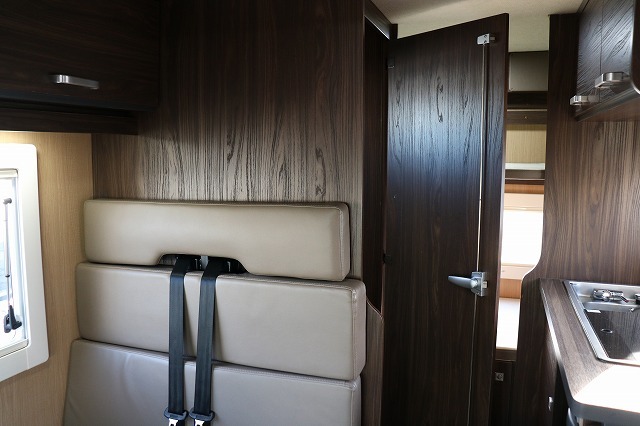 キャンピングカーキャブコン