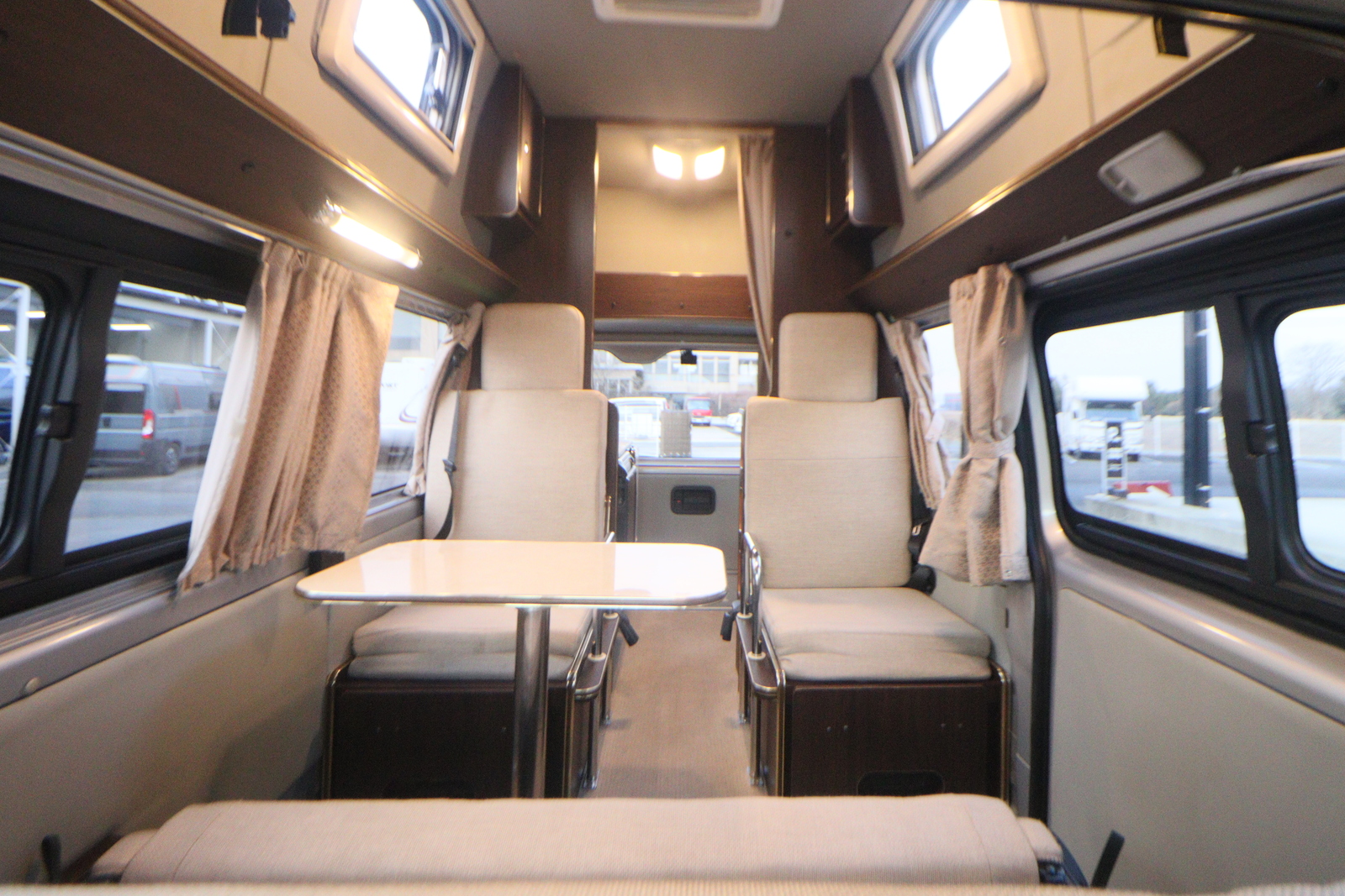 キャンピングカーバンコン