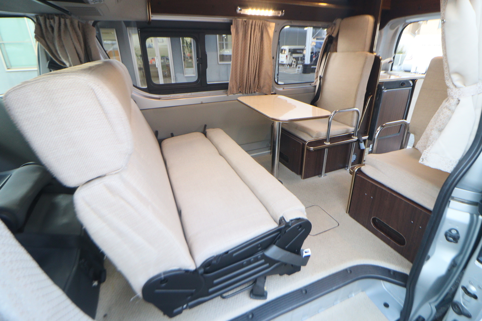 キャンピングカーバンコン