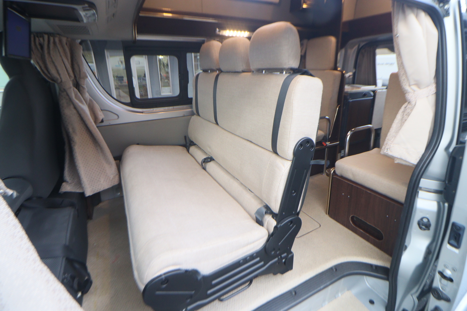 キャンピングカーバンコン